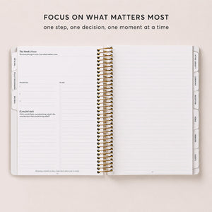 
                  
                    Wedding planner priorities and notes spread
                  
                